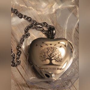 NWT URN NECKLACE Forever In My HEART. STAINLESS STEEL